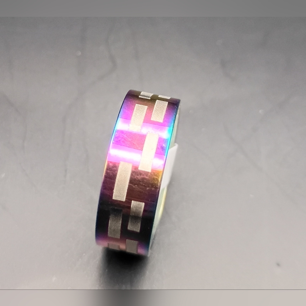 NWOT Iridescent Rainbow Stainless Steel 7mm Band Ring - Size 9.5 / 19